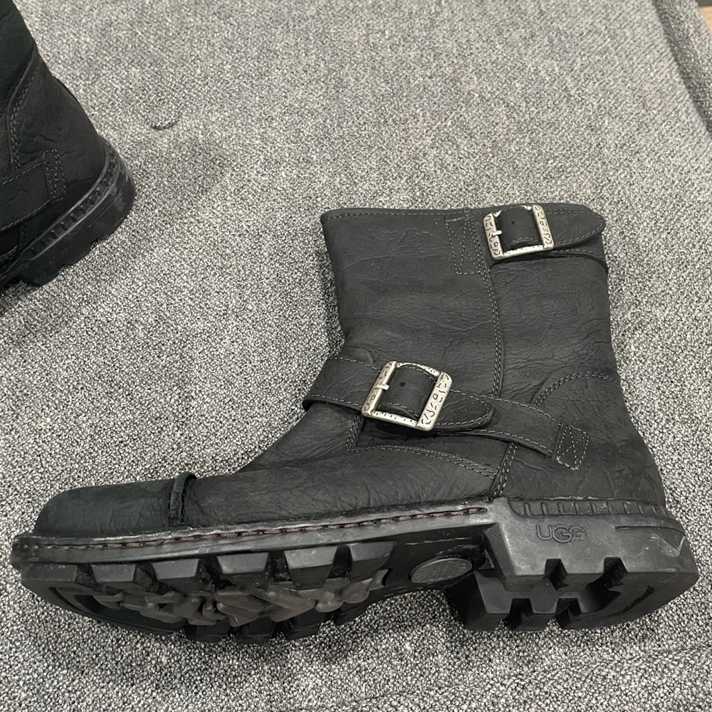 Men’s UGG Black Leather Size 9 Wool Lined Boots